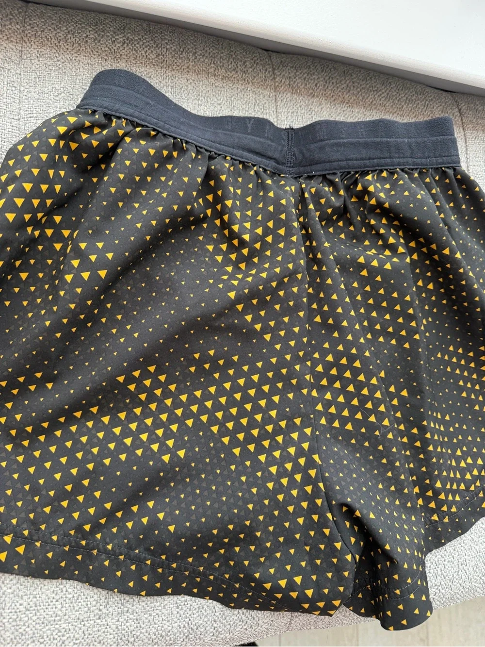 Men 3 inch Gymshark Black Shorts with Yellow Triangle Pattern size XS